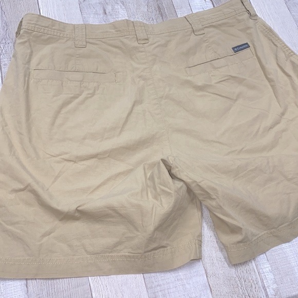 Columbia tan shorts size 36W - Picture 5 of 5
